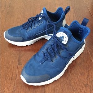 Women’s Nike Air Huaraches Run Ultra size 6.5